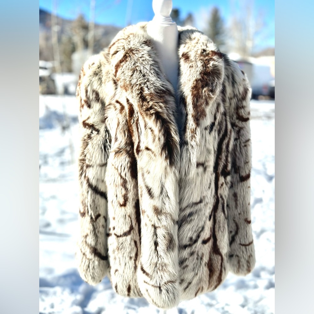 Truly Stunning Design Fur Fox Coat Brand SAGA FOX golden tag